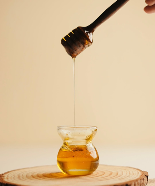 Naturally sweet and versatile, it can be enjoyed in warm beverages, drizzled over breakfast dishes, mixed into smoothies